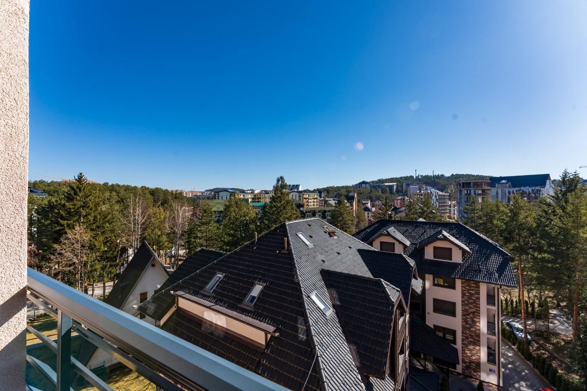 Evergreen 65 Apartment